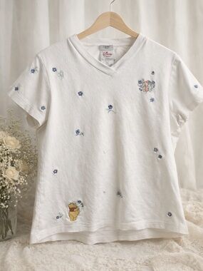 Vintage Disney Store Winnie the Pooh Embroidered Tee women’s Large White floral